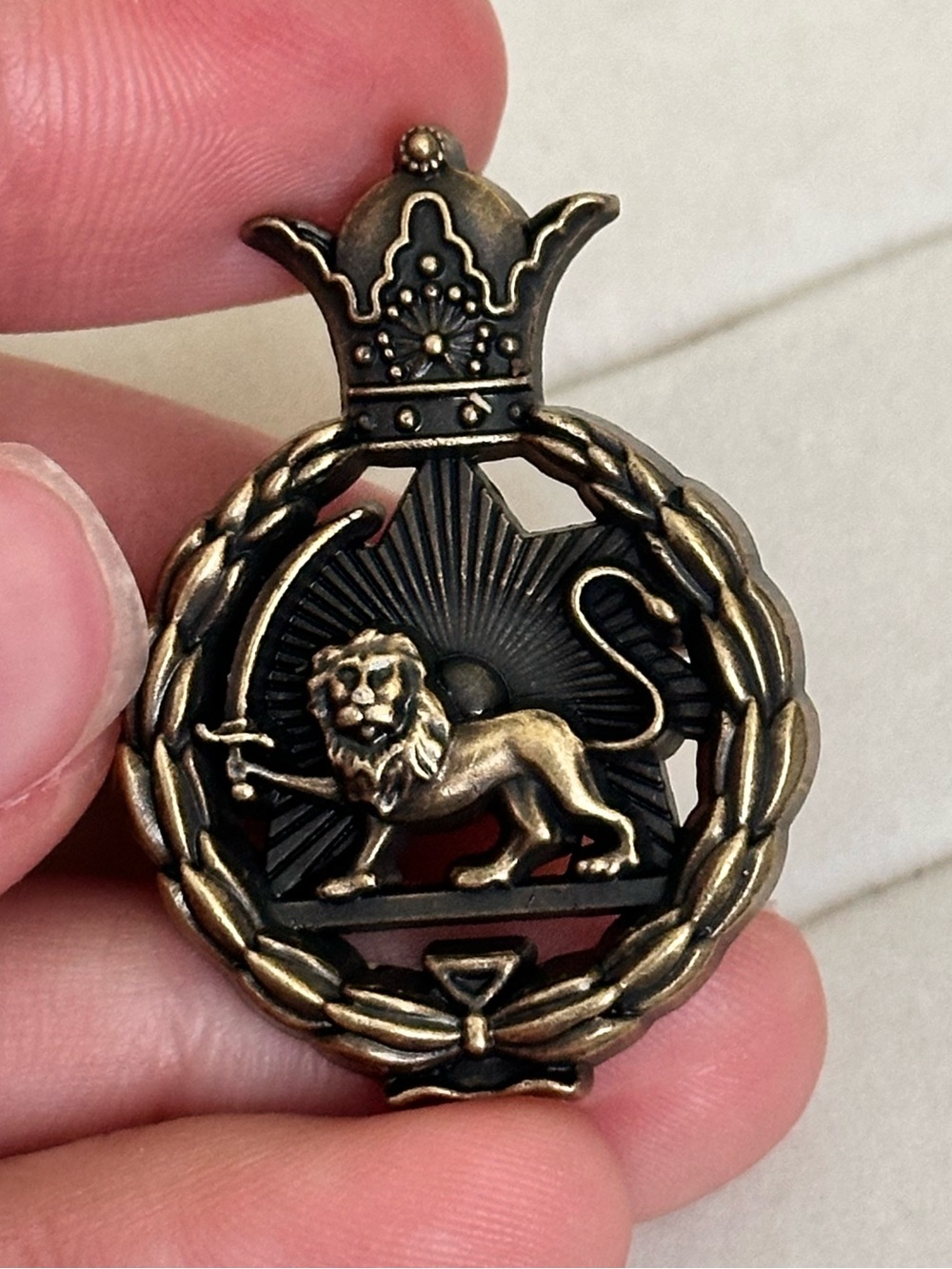 Retro Lion Crown Brooch